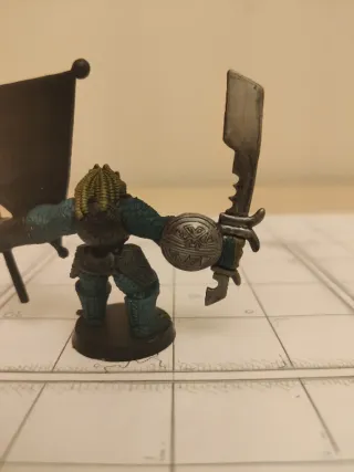 Miniatura Guerriero con Banner e Arma