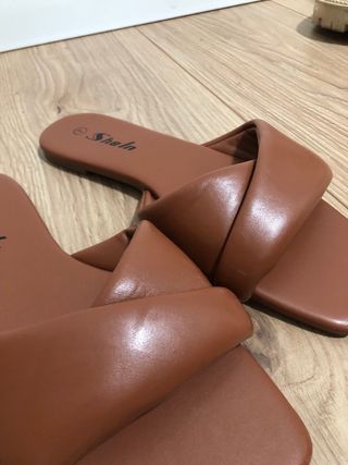 Sandalias planas Shein marrones