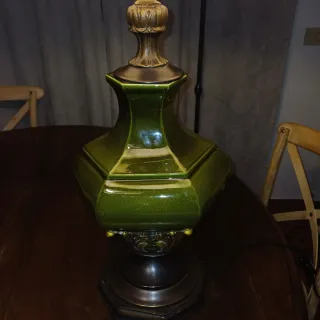 Lampada da tavolo in ceramica verde e oro