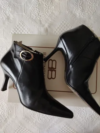 Botines de piel negros