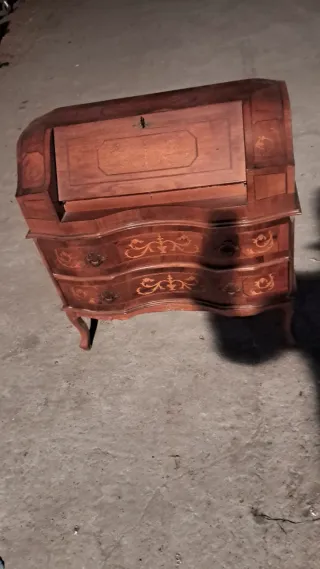 Mueble de madera con cajones