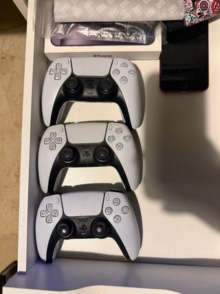 PS5 Disco + 3 Mandos + 3 Juegos