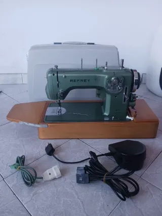 Máquina de coser Refrey 427
