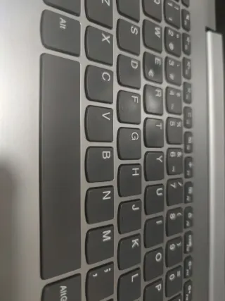 Portátil Lenovo Plata y Negro