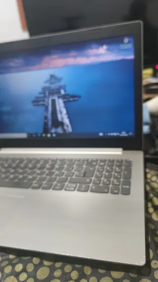 Portátil Lenovo Plata y Negro