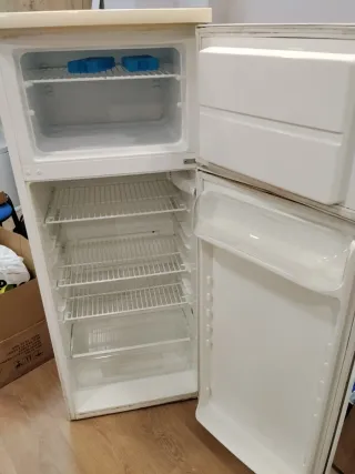 Frigorífico blanco. Recogida en Vélez Málaga