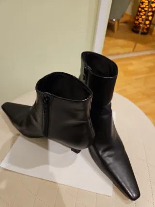 Botines Mango punta tacón kitten negros