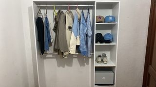 Armario de madera y plástico