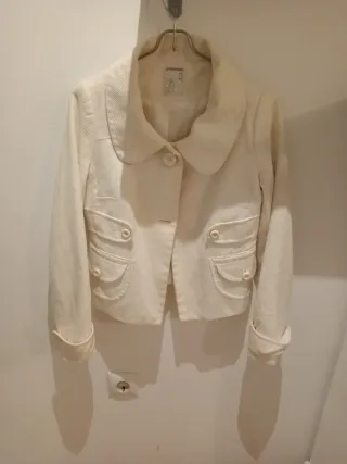 Chaqueta blanca corta