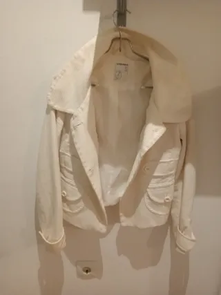 Chaqueta blanca corta