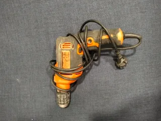 Taladro Eléctrico Negro y Naranja