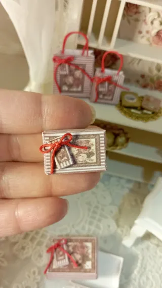 Pack 2 Cajas Regalo Miniatura Casa Muñecas 1:12