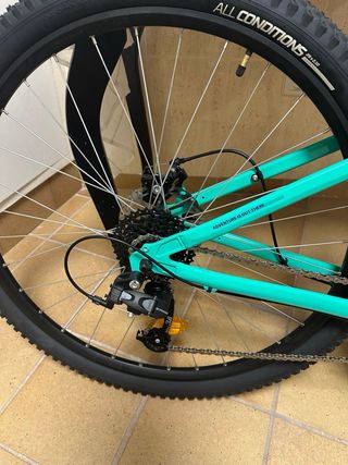 Bicicleta Montaña + Casco Nuevo con etiqueta