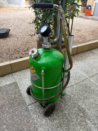 Aspirador aceite neumático 24L con carro