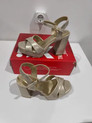 Sandalias doradas tacón plataforma