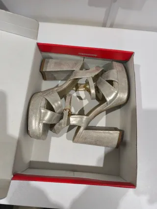 Sandalias doradas tacón plataforma