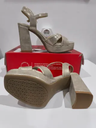 Sandalias doradas tacón plataforma