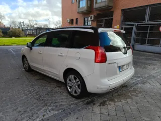 Peugeot 5008 2014