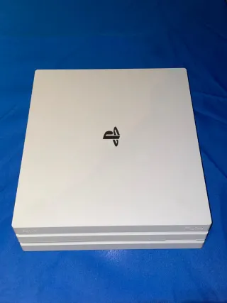 PS4 Pro 1TB Blanca + 2 Mandos + Base Refrigeración