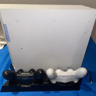 PS4 Pro 1TB Blanca + 2 Mandos + Base Refrigeración