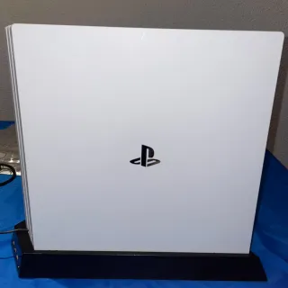 PS4 Pro 1TB Blanca + 2 Mandos + Base Refrigeración