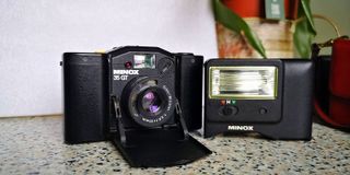 Minox 35 GT con flash y fundas