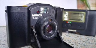 Minox 35 GT con flash y fundas