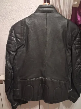 Cazadora motera piel negra