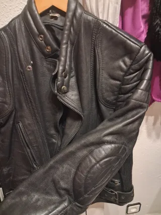 Cazadora motera piel negra