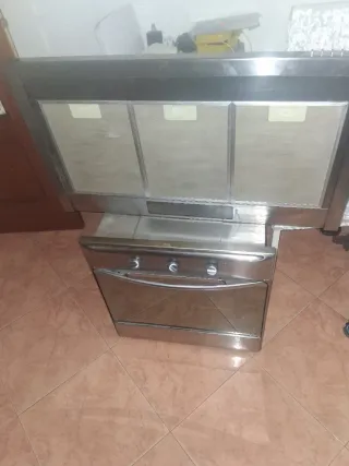 Horno y campana extractora campana mide 90x50