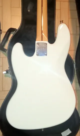 Jazz Bass+estuche+correa+cuerdas.