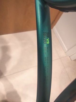 Raqueta Tenis Wilson Blade V9 98 18x20. Nueva.