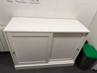 Mueble auxiliar blanco con puerta corredera