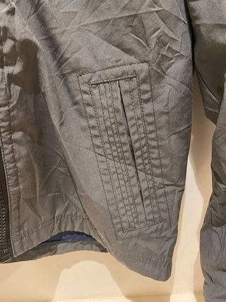 Chaqueta Levi's gris con capucha