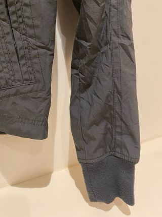 Chaqueta Levi's gris con capucha