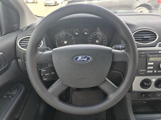 Ford Focus 1.6 ÚNICO  PROPIETARIO AÑO 2005