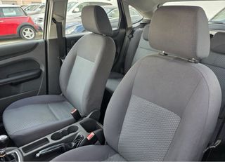 Ford Focus 1.6 ÚNICO  PROPIETARIO AÑO 2005