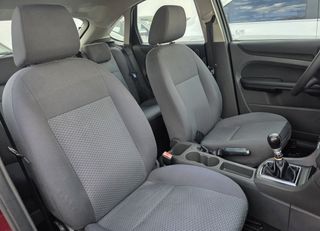 Ford Focus 1.6 ÚNICO  PROPIETARIO AÑO 2005