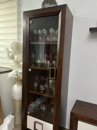 Mueble de salón madera y cristal