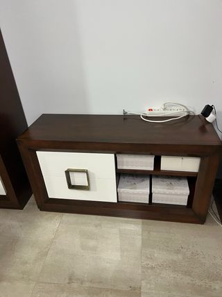 Mueble de salón madera y cristal