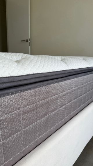 Cama Sleep8 y Colchón Grether & Wells