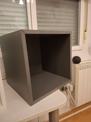 Estanterías cubo Ikea blancas y grises