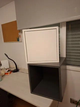 Estanterías cubo Ikea blancas y grises
