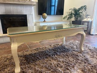 Mesa de centro clásica beig