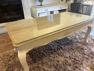 Mesa de centro clásica beig