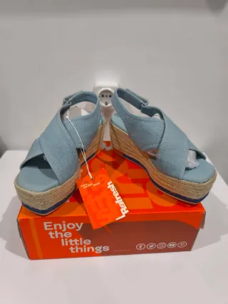 Sandalias Refresh Cuña Azul Beige