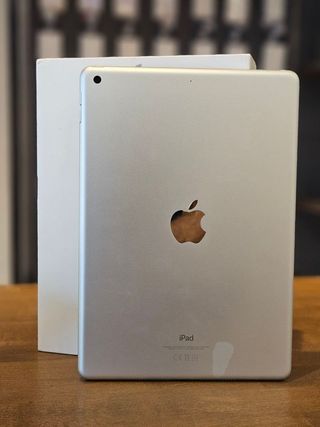 IPAD 9TH GEN 256GB WIFI PLATA 96% BATERIA