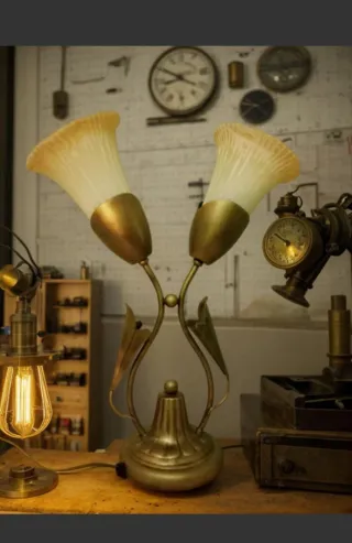 Lámpara mesa vintage dorada doble tulipa