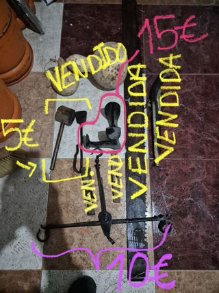 Herramientas y antigüedades varias