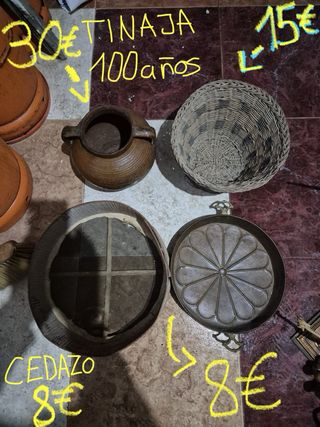 Herramientas y antigüedades varias